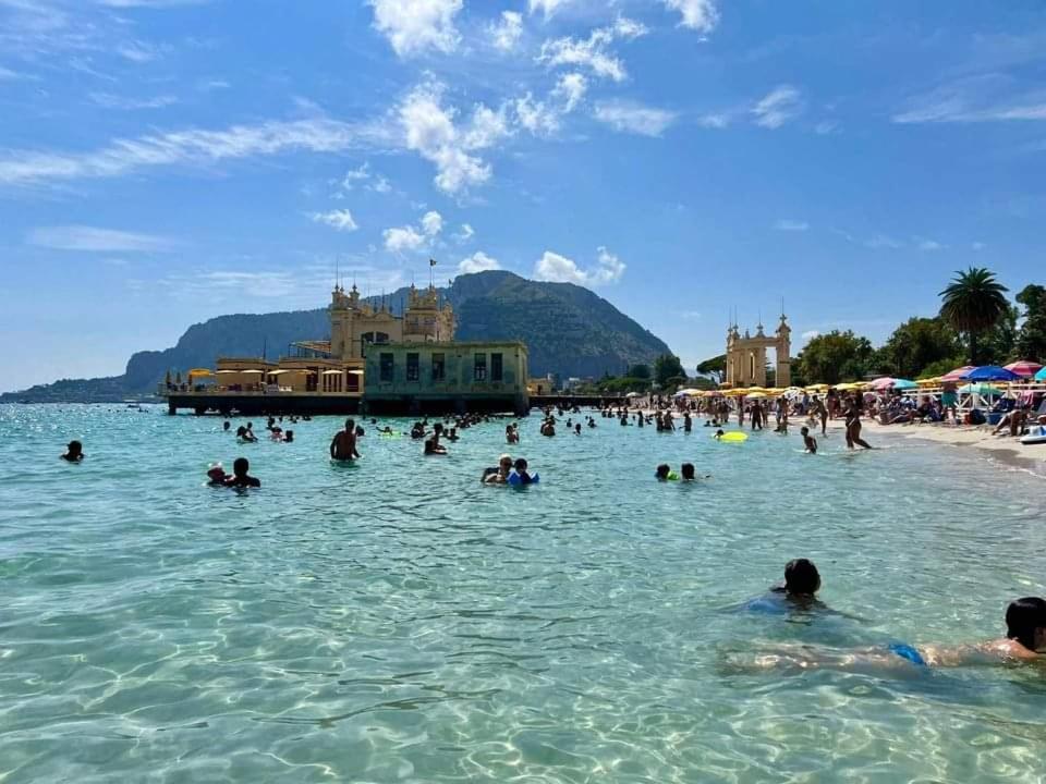 Mondello Felix - Appartamenti In Villa A 600M Dal Mare Exteriér fotografie